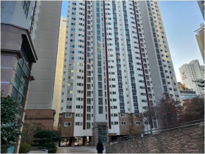 부산광역시 금정구 금강로 502, 208동 20층2002호 (구서동,구서동롯데캐슬골드)구) 부산광역시 금정구 구서동 1051 아파트 경매 사진 2