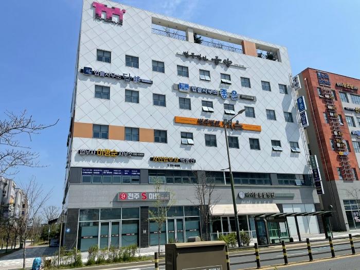 전북특별자치도 전주시 덕진구 만성중앙로 25, 1동 1층 102호 (만성동,미네르바빌딩주건축물)구) 전북특별자치도 전주시 덕진구 만성동 1366-3 근린상가 경매 사진 2