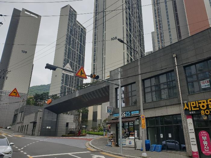 부산광역시 부산진구 진남로 455, 111동 20층2002호 (전포동,이편한세상시민공원1단지)구) 부산광역시 부산진구 전포동 927 아파트 경매 사진 5