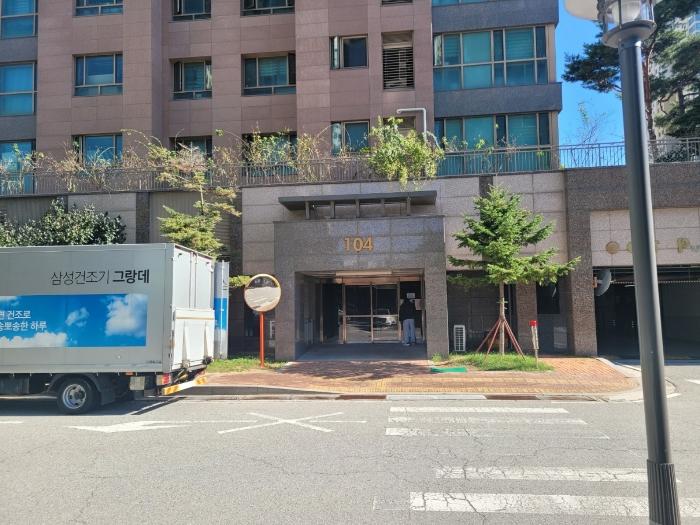 충청남도 아산시 탕정면 탕정면로 37, 104동 4층401호 (탕정삼성트라팰리스)구) 충청남도 아산시 탕정면 명암리 809 아파트 경매 사진 2