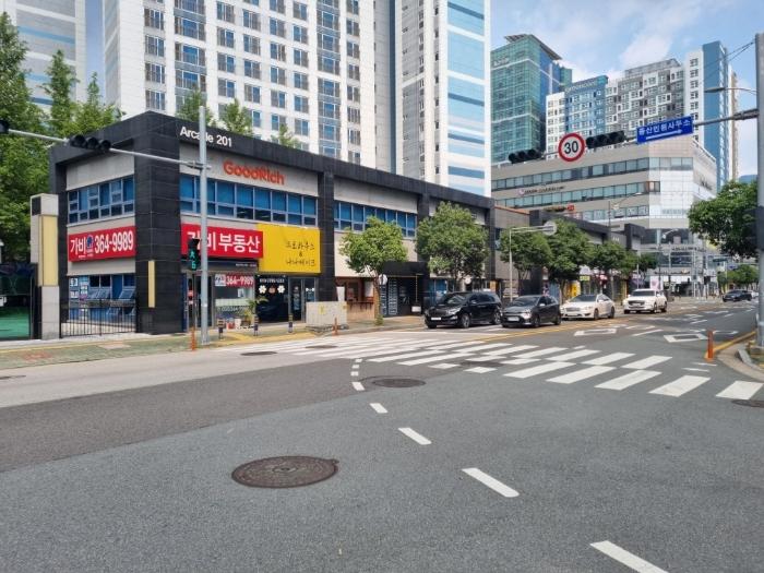 경상남도 양산시 물금읍 백호로 156, 201동 1층101호 (우성스마트시티뷰)구) 경상남도 양산시 물금읍 가촌리 1284 근린상가 경매 사진 2