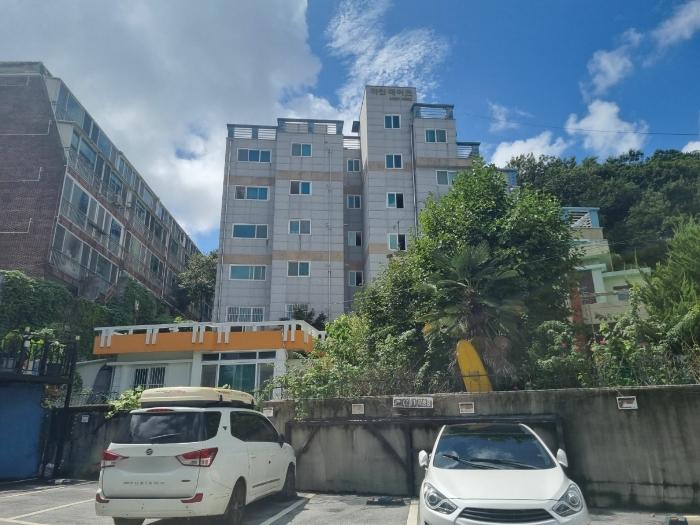 부산광역시 수영구 망미배산로76번가길 21-1, 1동 2층205호 (망미동,마인헤어츠)구) 부산광역시 수영구 망미동 877-5 다세대(빌라) 경매 사진 1
