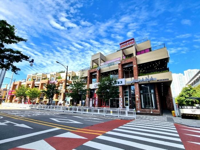 부산광역시 연제구 신금로 25, 1층113호 (연산동,노블레스스퀘어)구) 부산광역시 연제구 연산동 302-3 근린상가 경매 사진 2