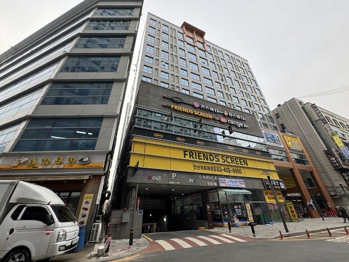 경기도 안산시 단원구 고잔1길 70, 1층111호 (고잔동,아피체)구) 경기도 안산시 단원구 고잔동 540-8 근린상가 경매 사진 1