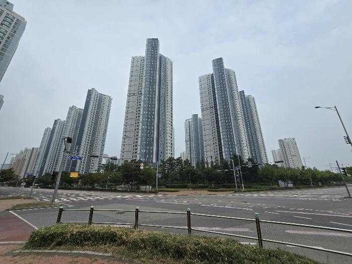 인천광역시 연수구 송도문화로28번길 81, 107동 3층301호 (송도동,더샵그린스퀘어)구) 인천광역시 연수구 송도동 192-1 아파트 경매 사진 2