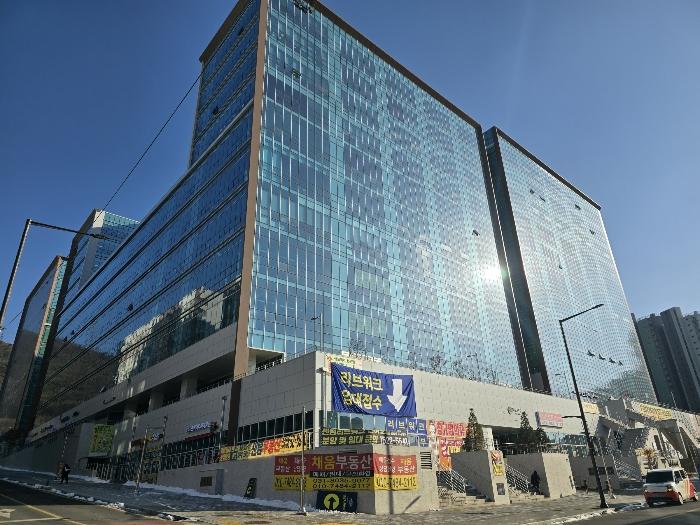 경기도 의정부시 배꽃길 105, 1층102호 (민락동,의정부더리브센텀스퀘어1 지식산업센터1동)구) 경기도 의정부시 민락동 927-1 근린상가 경매 사진 2