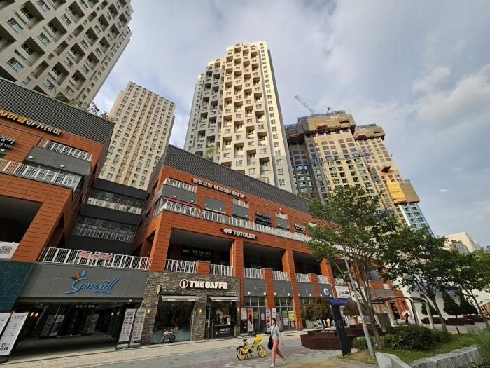 인천광역시 서구 청라커낼로288번길 26, 1층138호 (청라동,현대썬앤빌더테라스)구) 인천광역시 서구 청라동 157-10 근린상가 경매 사진 2