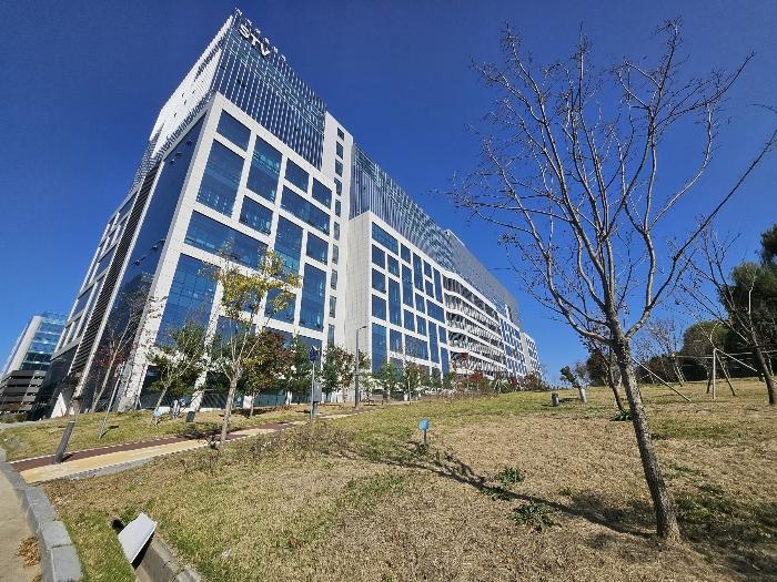경기도 평택시 고덕면 도시지원1길 19, 8층824호 (고덕에스티브이지식산업센터)구) 경기도 평택시 고덕면 해창리 1277-1 아파트형공장 경매 사진 1