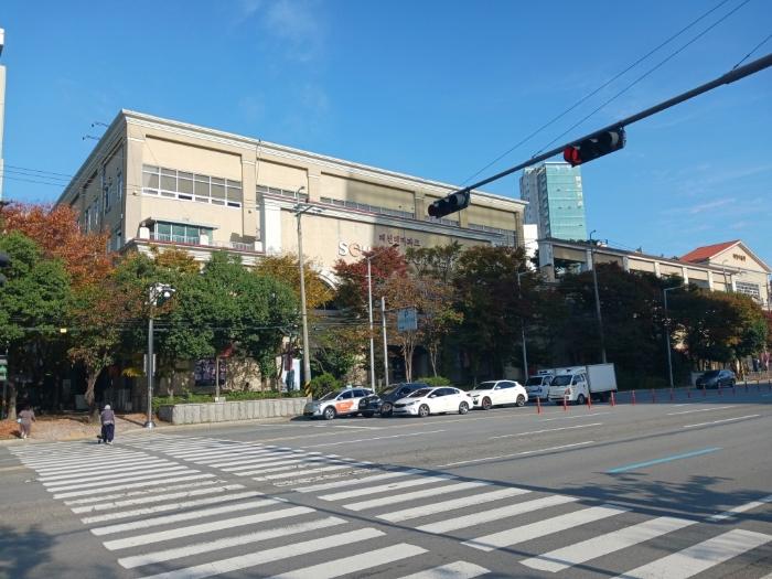 광주광역시 서구 상무대로 773, 1층109호 (치평동,세정아울렛)구) 광주광역시 서구 치평동 1326 근린상가 경매 사진 2