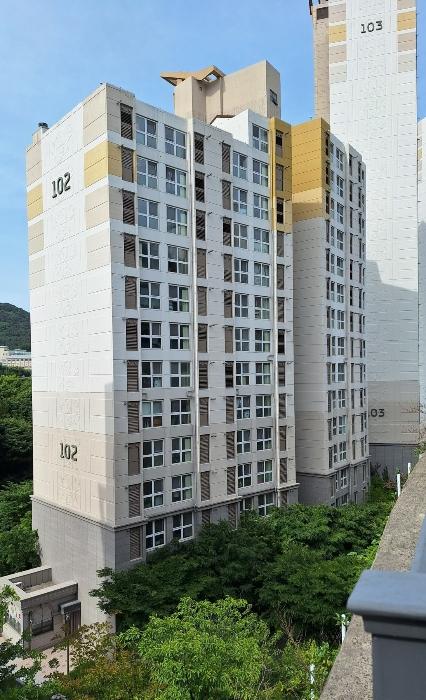부산광역시 남구 수영로 135, 102동 4층405호 (대연동,대연롯데캐슬레전드1단지)구) 부산광역시 남구 대연동 1872 아파트 경매 사진 6