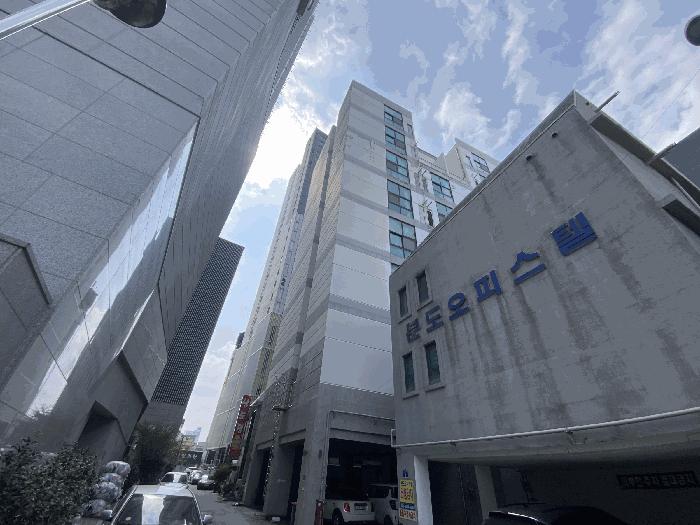 광주광역시 동구 수기동 89 충장홀리어스오피스텔주건축물 제1동 제7층 제704호 오피스텔 경매 사진 1