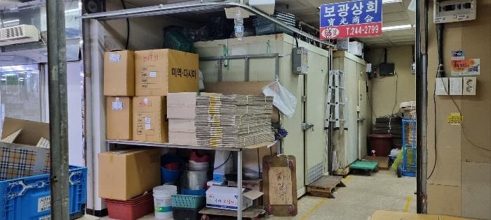 부산광역시 중구 자갈치로 42, 2층107호 (남포동5가,신동아상가)구) 부산광역시 중구 남포동5가 92 근린상가 경매 사진 3