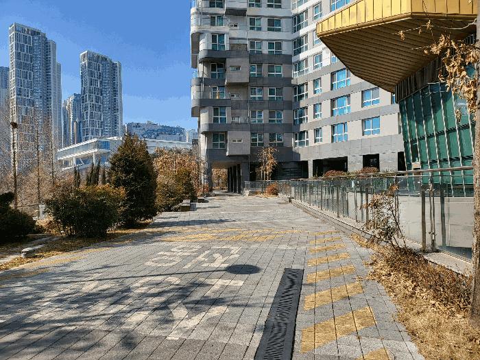 경기도 수원시 영통구 법조로 38, 101동 27층2703호 (하동,광교더샵레이크파크)구) 경기도 수원시 영통구 하동 1019 오피스텔 경매 사진 1