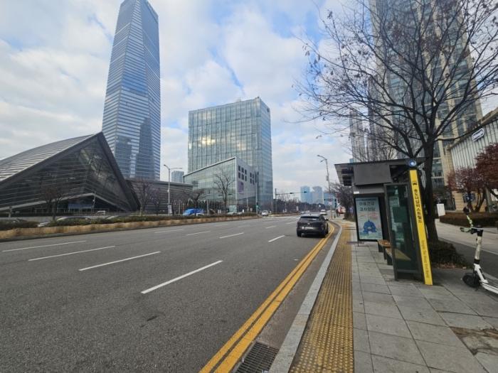 인천광역시 연수구 해돋이로 107, 지동 1층상가95호 (송도동,송도더샵퍼스트월드)구) 인천광역시 연수구 송도동 4-1 근린상가 경매 사진 3