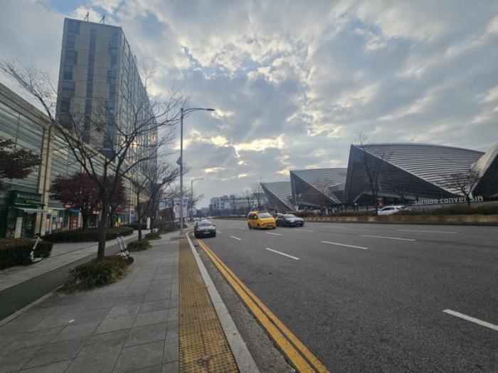 인천광역시 연수구 해돋이로 107, 지동 1층상가95호 (송도동,송도더샵퍼스트월드)구) 인천광역시 연수구 송도동 4-1 근린상가 경매 사진 4