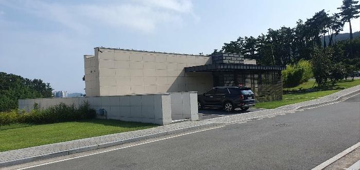 부산광역시 기장군 기장읍 대변로 74, 201동 1층101호 (해운대비치골프앤리조트)구) 부산광역시 기장군 기장읍 연화리 509 콘도(호텔) 경매 사진 1
