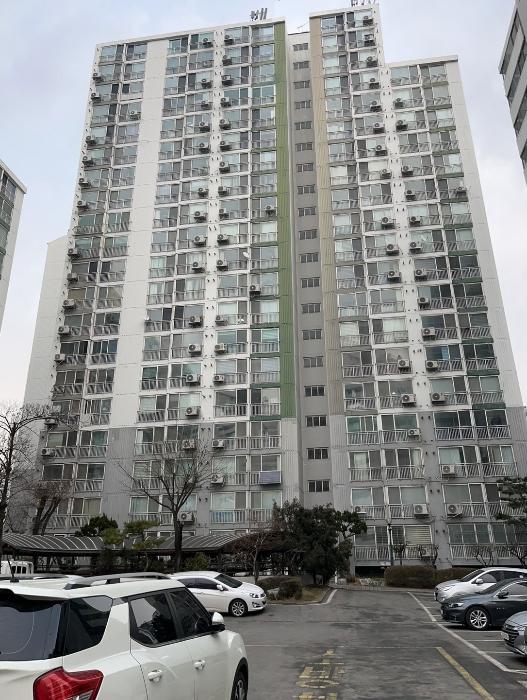 경기도 안성시 공도읍 진사길 27, 108동 4층402호 (안성공도우림임대아파트)구) 경기도 안성시 공도읍 진사리 20-14 아파트 경매 사진 2