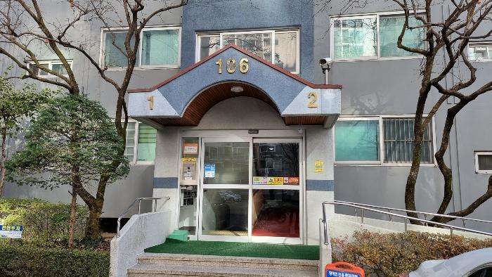 경기도 화성시 영통로61번길 10, 106동 802호 (반월동,신영통현대아파트)구) 경기도 화성시 병점구 반월동 865-1 아파트 경매 사진 2