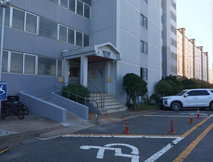 전북특별자치도 군산시 풍전3길 30, 102동 9층 903호 (소룡동,그린서해맨션아파트)구) 전북특별자치도 군산시 소룡동 857 아파트 경매 사진 2