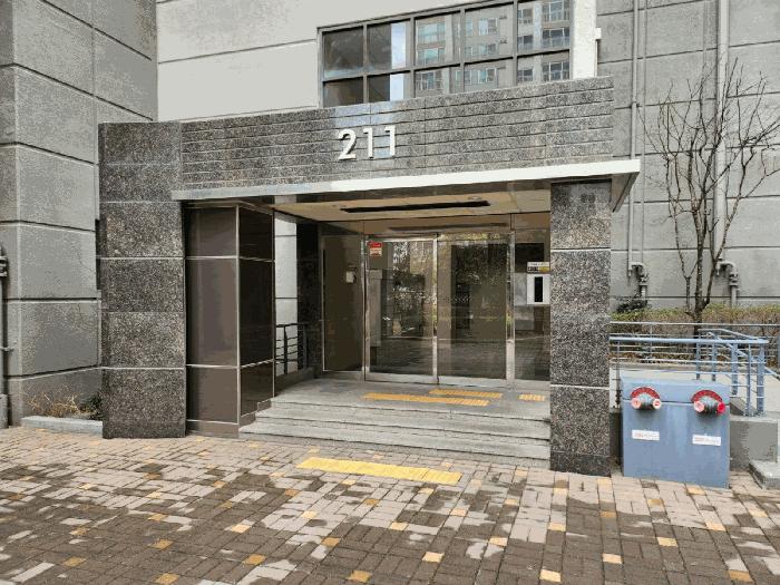 부산광역시 부산진구 연지동 406 연지자이2차아파트 211동 11층1102호 아파트 경매 사진 2