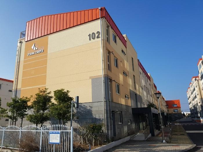 제주특별자치도 서귀포시 안덕면 사계신항로17번길 14, 102동 2층201호 (오션캐슬)구) 제주특별자치도 서귀포시 안덕면 사계리 3596 다세대(빌라) 경매 사진 1