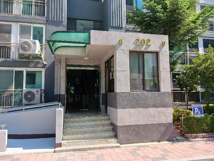 대전광역시 서구 둔산로 201, 202동 1층109호 (둔산동,국화아파트)구) 대전광역시 서구 둔산동 1809 아파트 경매 사진 2