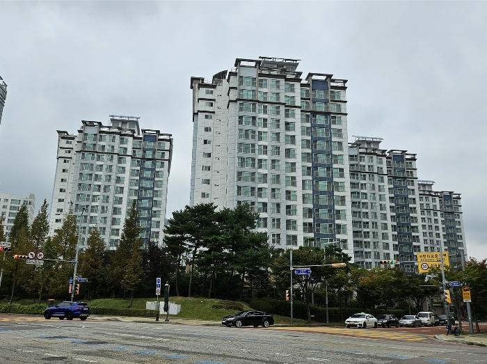 인천광역시 서구 청라에메랄드로 65, 142동 14층1403호 (연희동,서해그랑블)구) 인천광역시 서구 청라동 165-10 아파트 경매 사진 4