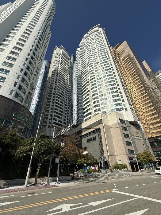 부산광역시 해운대구 마린시티1로 137, 23층101-2302호 (우동,대우월드마크해운대)구) 부산광역시 해운대구 우동 1435-2 콘도(호텔) 경매 사진 1