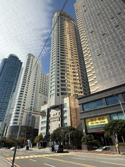 부산광역시 해운대구 마린시티1로 137, 23층101-2302호 (우동,대우월드마크해운대)구) 부산광역시 해운대구 우동 1435-2 콘도(호텔) 경매 사진 2