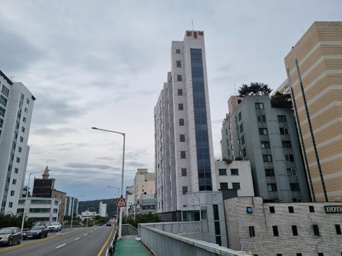 경기도 성남시 중원구 제일로 83, 12층1201호 (성남동,위클리오피스텔)구) 경기도 성남시 중원구 성남동 3130 오피스텔 경매 사진 2