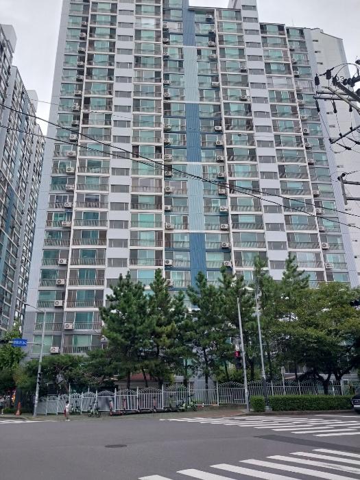 울산광역시 남구 대암로 81, 103동 4층408호 (야음동,신정현대홈타운)구) 울산광역시 남구 야음동 594-37 아파트 경매 사진 1