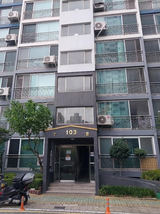울산광역시 남구 대암로 81, 103동 4층408호 (야음동,신정현대홈타운)구) 울산광역시 남구 야음동 594-37 아파트 경매 사진 2