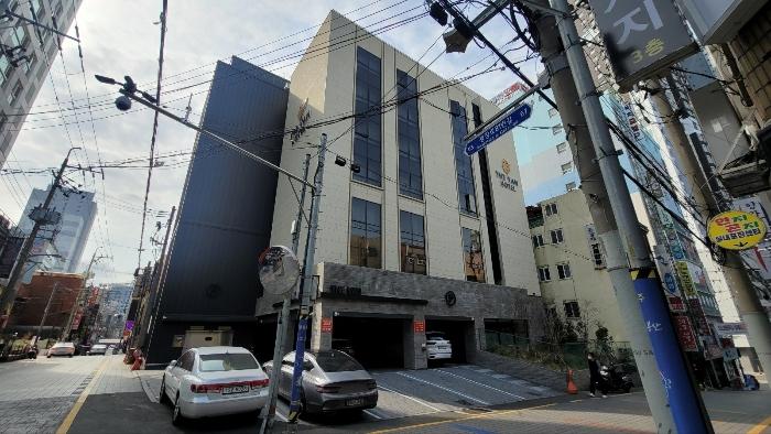 부산광역시 사상구 사상로224번길 10 (괘법동,더반호텔)구) 부산광역시 사상구 괘법동 272-2 숙박시설 경매 사진 2