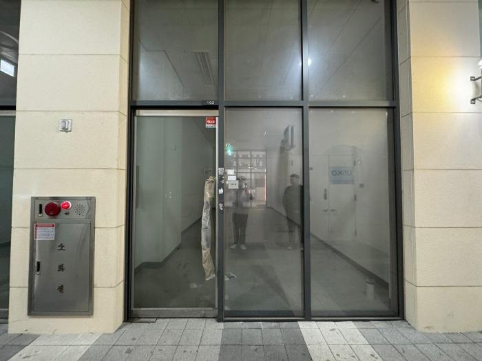 경기도 오산시 독산성로 425, 1층102호 (세교동,더퍼스트타워세교)구) 경기도 오산시 세교동 595-1 근린상가 경매 사진 2