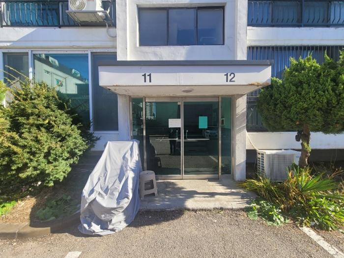 경기도 안양시 만안구 예술공원로64번길 28, 4층412호 (안양동,신라아파트)구) 경기도 안양시 만안구 안양동 44-2 아파트 경매 사진 2