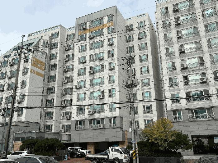 전북특별자치도 군산시 대명동 384-90 아이플러스시티 102동 3층303호 아파트 경매 사진 1