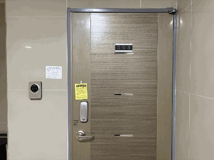 전북특별자치도 군산시 대명동 384-90 아이플러스시티 102동 3층303호 아파트 경매 사진 2
