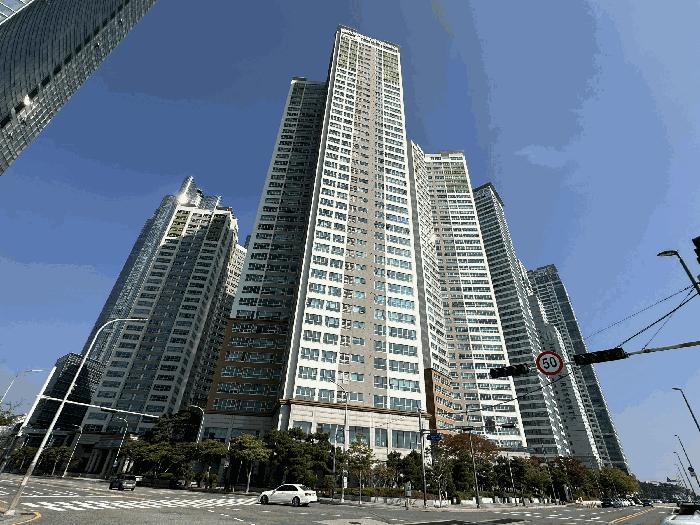 부산광역시 해운대구 우동 1410 트럼프월드마린 에이동 12층1203호 아파트 경매 사진 3