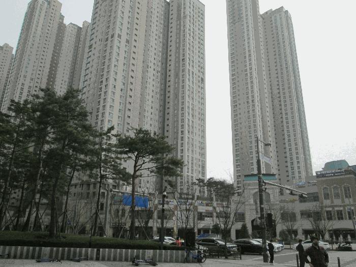 경기도 수원시 영통구 원천동 589 광교중흥에스클래스판매시설 지1층비1-124호 근린상가 경매 사진 2