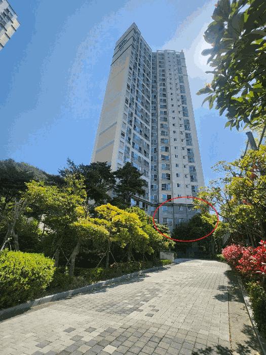 부산광역시 해운대구 재송동 1223 해운대더샵 센텀누리 102동 2층202호 아파트 경매 사진 2