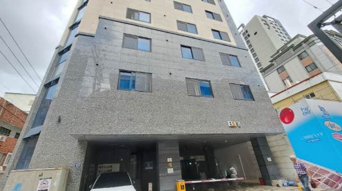 부산 부산진구 전포동 653-11, 2층201호 (전포동,베스아이 퀸) 외 1필지 오피스텔(주거) 경매 사진 1