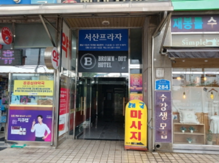 충청남도 서산시 읍내동 101-1 케이제이씨서산프라자 3층301호 외 6필지 근린상가 경매 사진 1