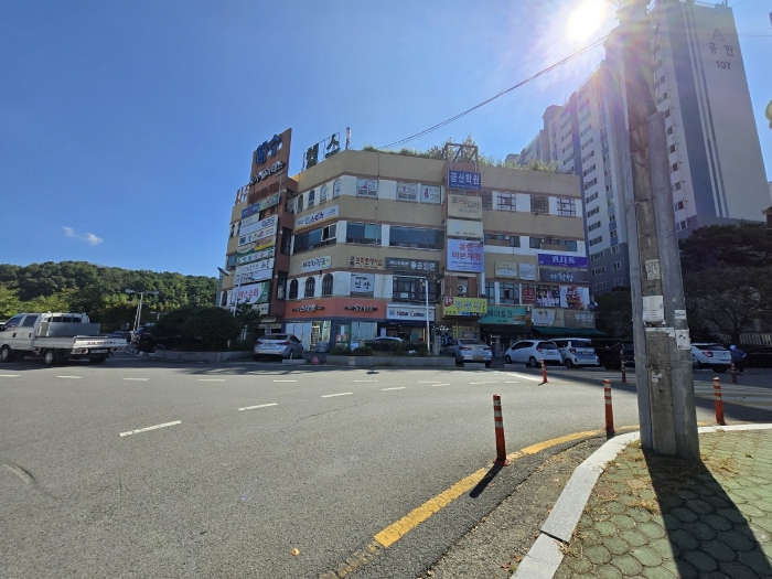 경남 진주시 금산면 장사리 1000, 136동 3층301호 (금산흥한골든빌) 외 7필지 근린상가 경매 사진 2