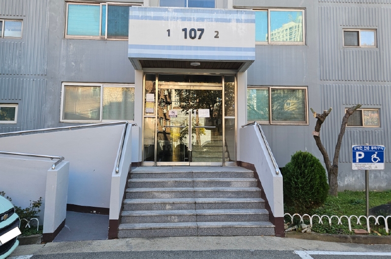 충남 천안시 동남구 신부동 861, 107동 3층302호 (신부동,우방아파트) 외 2필지 아파트 경매 사진 4