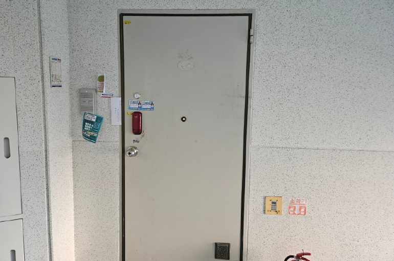 충남 천안시 동남구 신부동 861, 107동 3층302호 (신부동,우방아파트) 외 2필지 아파트 경매 사진 5