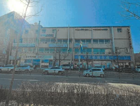 강원특별자치도 춘천시 후평동 704-4 토우시장 2층 외 1필지 근린상가 경매 사진 1