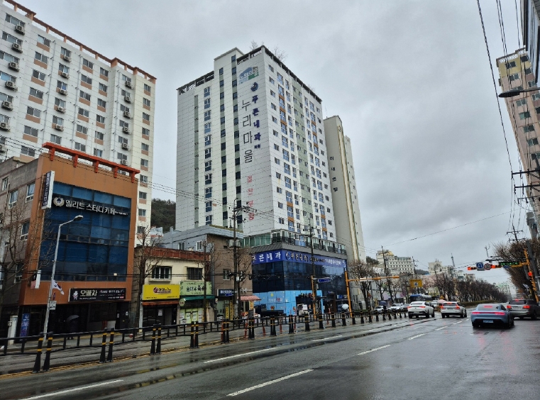 부산광역시 금정구 남산동 51-1 남산누리마을 7층701호 외 1필지 아파트 경매 사진 1