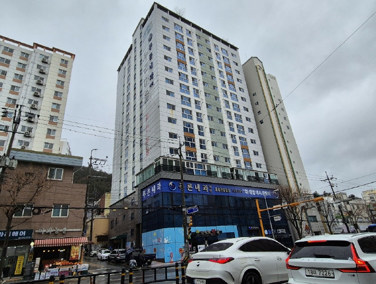 부산광역시 금정구 남산동 51-1 남산누리마을 7층701호 외 1필지 아파트 경매 사진 2
