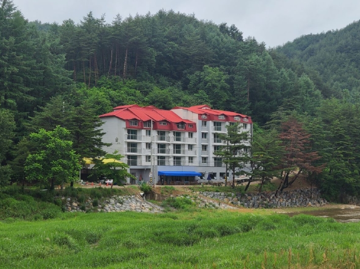 강원특별자치도 평창군 진부면 간평리 220-1, 1층101호 (숲사잇길펜션 제1동) 외 22개호 외 1필지 숙박(콘도등) 경매 사진 2
