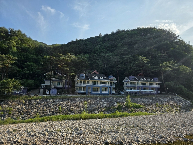 강원특별자치도 양양군 서면 가라피리 134 외 1필지 숙박시설 경매 사진 2
